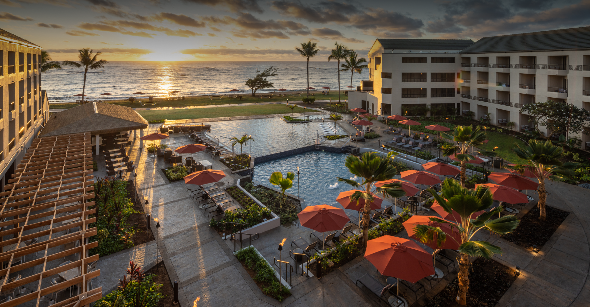 Hotel overlooking the outdoor hotel next to the beach